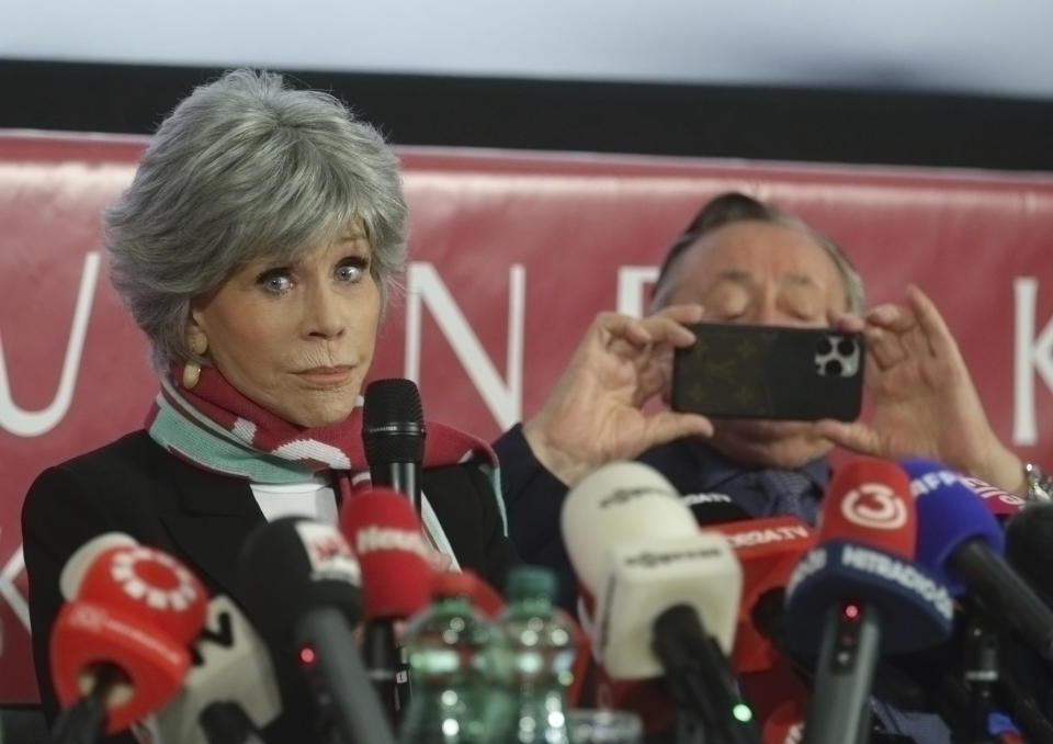 Actress Jane Fonda, left, and her host, businessman Richard Lugner, right, attend a news conference on the Vienna Opera Ball in Vienna, Austria, Wednesday, Feb. 15, 2023. (AP Photo/Heinz-Peter Bader)