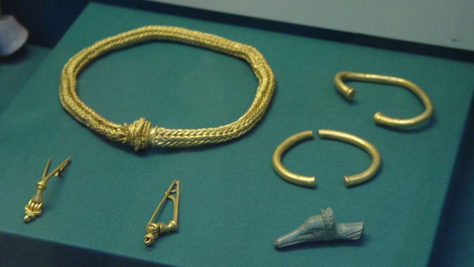 gold jewelry