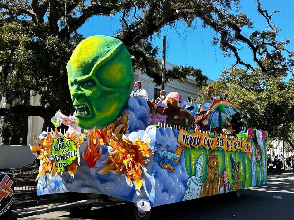 float at mardi gras parade in mobile alabama