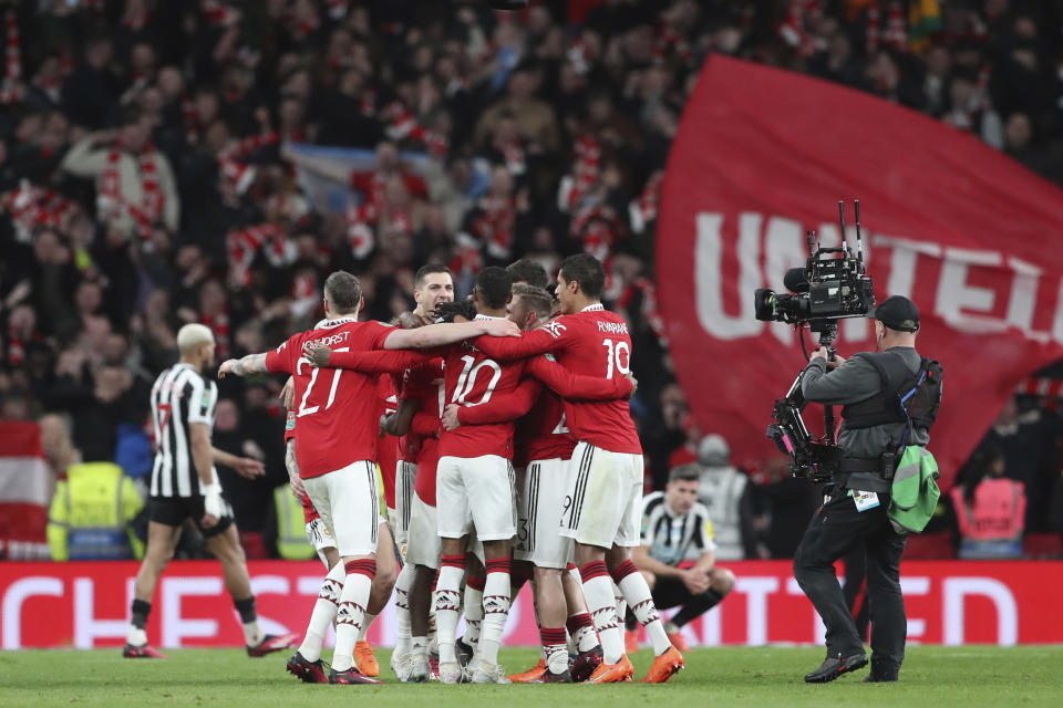 Manchester United players celebrate after winning the English League Cup final soccer match between Manchester United and Newcastle United at Wembley Stadium in London, Sunday, Feb. 26, 2023. Manchester United won 2-0. (AP Photo/Scott Heppell)