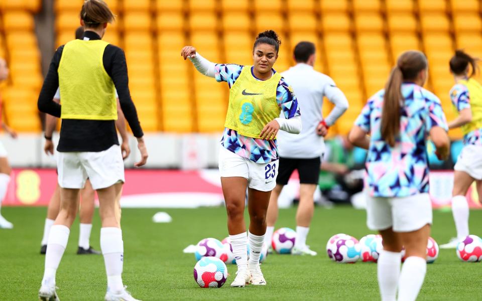 Jess Carter of England warms up prior to kick off - Naomi Baker /Getty Images