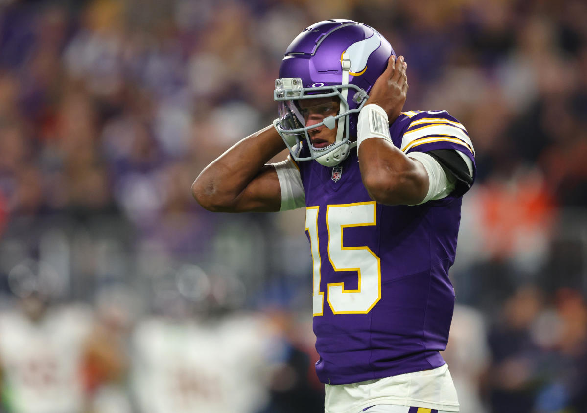 Bears intercept Joshua Dobbs 4 times in ugly win over Vikings on