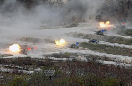 FILE PHOTO: South Korean Army K1A1 and U.S. Army M1A2 tanks fire live rounds during a U.S.-South Korea joint live-fire military exercise, at a training field, near the demilitarized zone, separating the two Koreas in Pocheon, South Korea April 21, 2017. REUTERS/Kim Hong-Ji