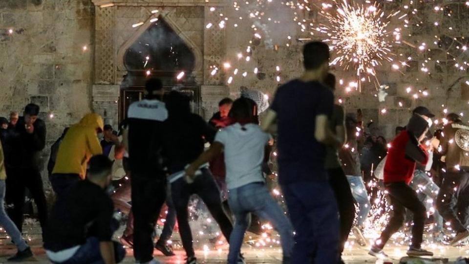 Enfrentamientos en la mezquita
