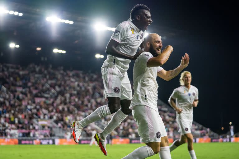 Gonzalo Higuaín festeja el gol con el que Inter Miami le ganó a Columbus Crew 1-0, por la MLS