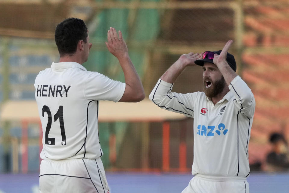 New Zealand's Matt Henry, left, celebrates with teammate after taking the wicket of Pakistan's Agha Salman during the fifth day of the second test cricket match between Pakistan and New Zealand, in Karachi, Pakistan, Friday, Jan. 6, 2023. (AP Photo/Fareed Khan)