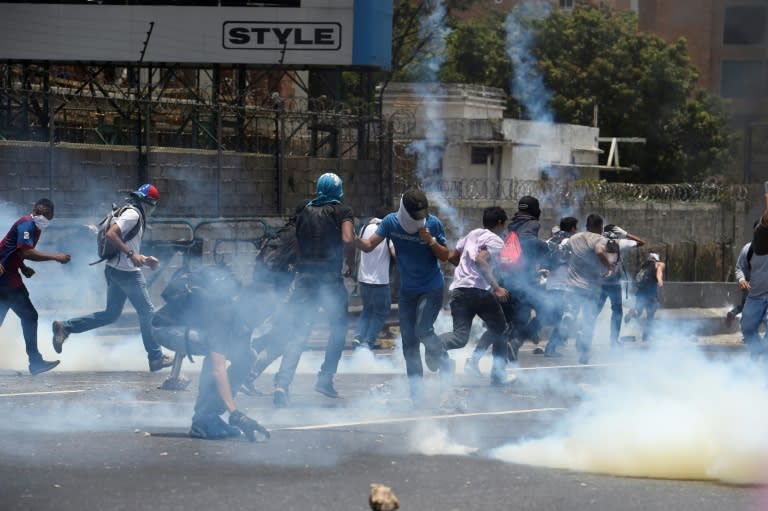 Demonstrators protesting against President Nicolas Maduro's government, for the fifth time in the past week, clash with riot police in Caracas, on April 10, 2017