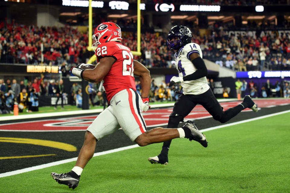 INGLEWOOD, CA - Jan. 9: Georgia Bulldogs running back Branson Robinson (22) runs for a fourth-quarter touchdown during the Georgia Bulldogs vs. TCU Horned Frogs in the College Football Playoff National. Championship on January 9, 2023.  At SoFi Stadium in Inglewood, CA.  (Photo by Chris Williams / Icon Sportswire via Getty Images)