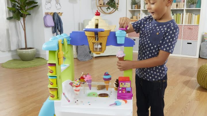 There's a 40%-off deal on this Play-Doh Ultimate Ice-Cream Truck playset.