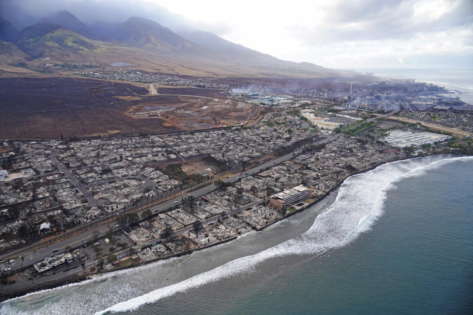 El daño causado por incendios el jueves 10 de agosto de 2023, en Lahaina, Hawai. (AP Foto/Rick Bowmer)