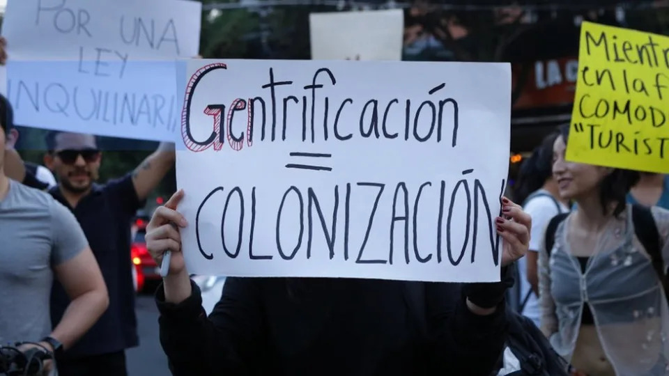 Protesta contra acuerdo de AirBnB y CDMX.