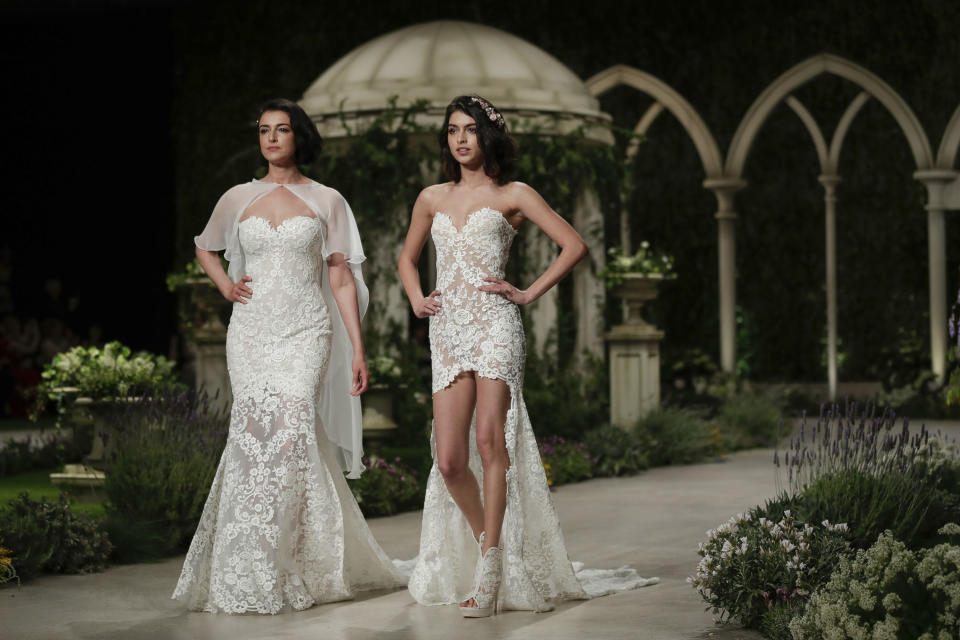 <p>Otra de las sorpresas del <em>Pronovias Fashion Show</em> fue ver a la joven modelo española Lucía Rivera desfilando con su madre por primera vez. (Foto: Gtres). </p>