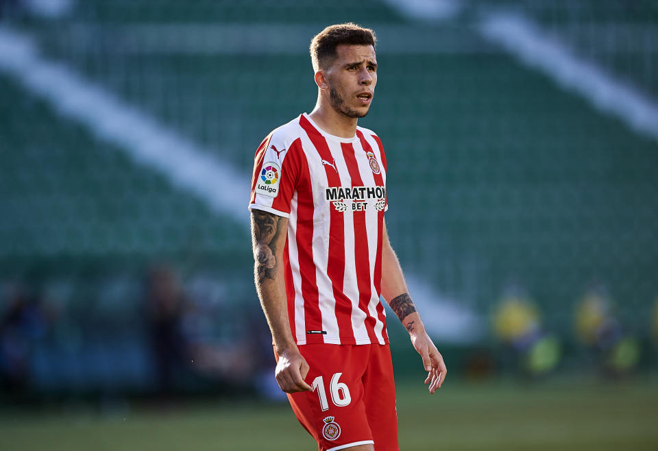 El jugador del Girona Christian Rivera durante un partido del Girona en La Liga Smartbank esta temporada. (Foto: Silvestre Szpylma / Quality Sport Images / Getty Images).