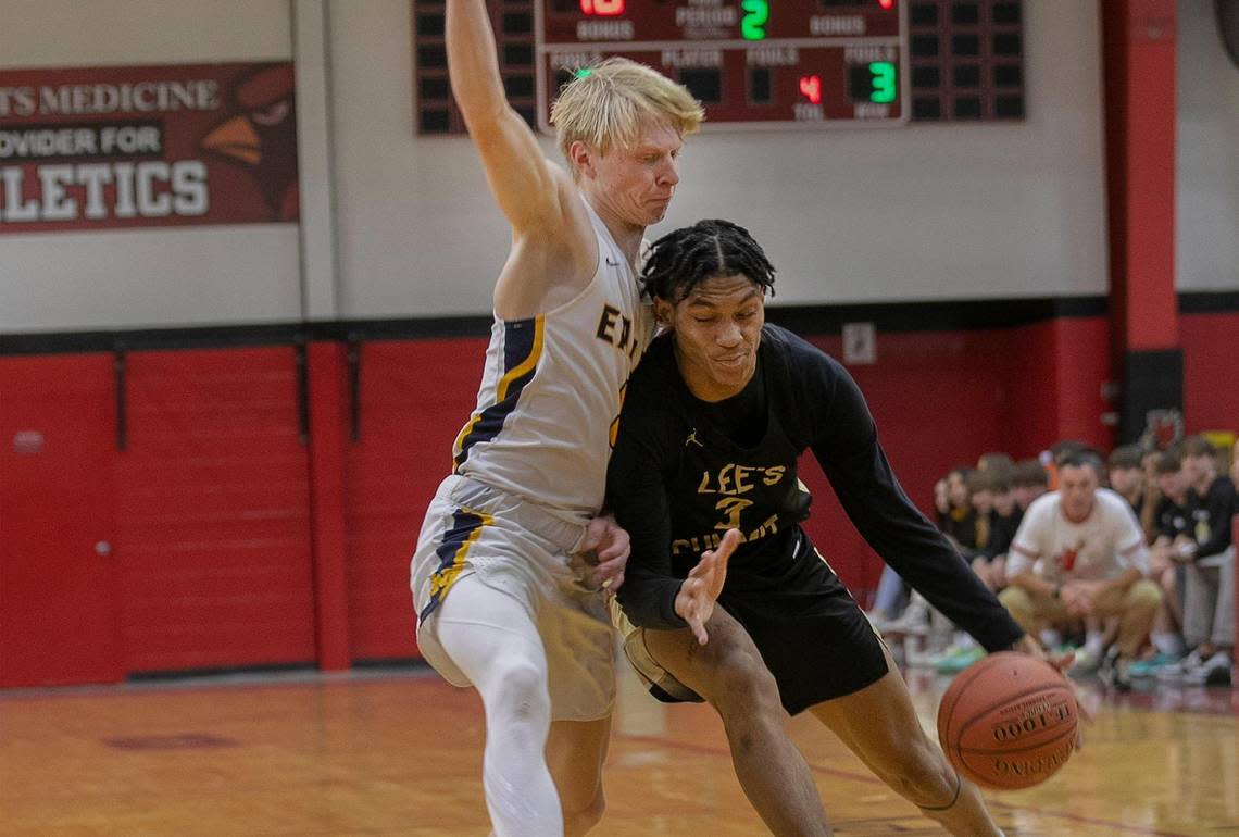 Elijah Martinez (right) of Lee’s Summit drove the ball against Cale Erickson (left) of Liberty North Tuesday, December 27, 2022, at the 43rd annual William Jewell High School Holiday Classic.