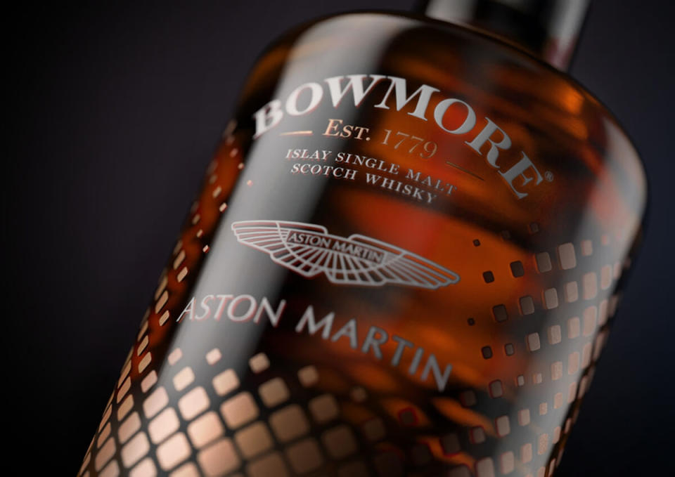 BowmoreAstonMartin21Masters'Selection_Bottle'Logos'_AngleD_RD2_RGB300.jpg