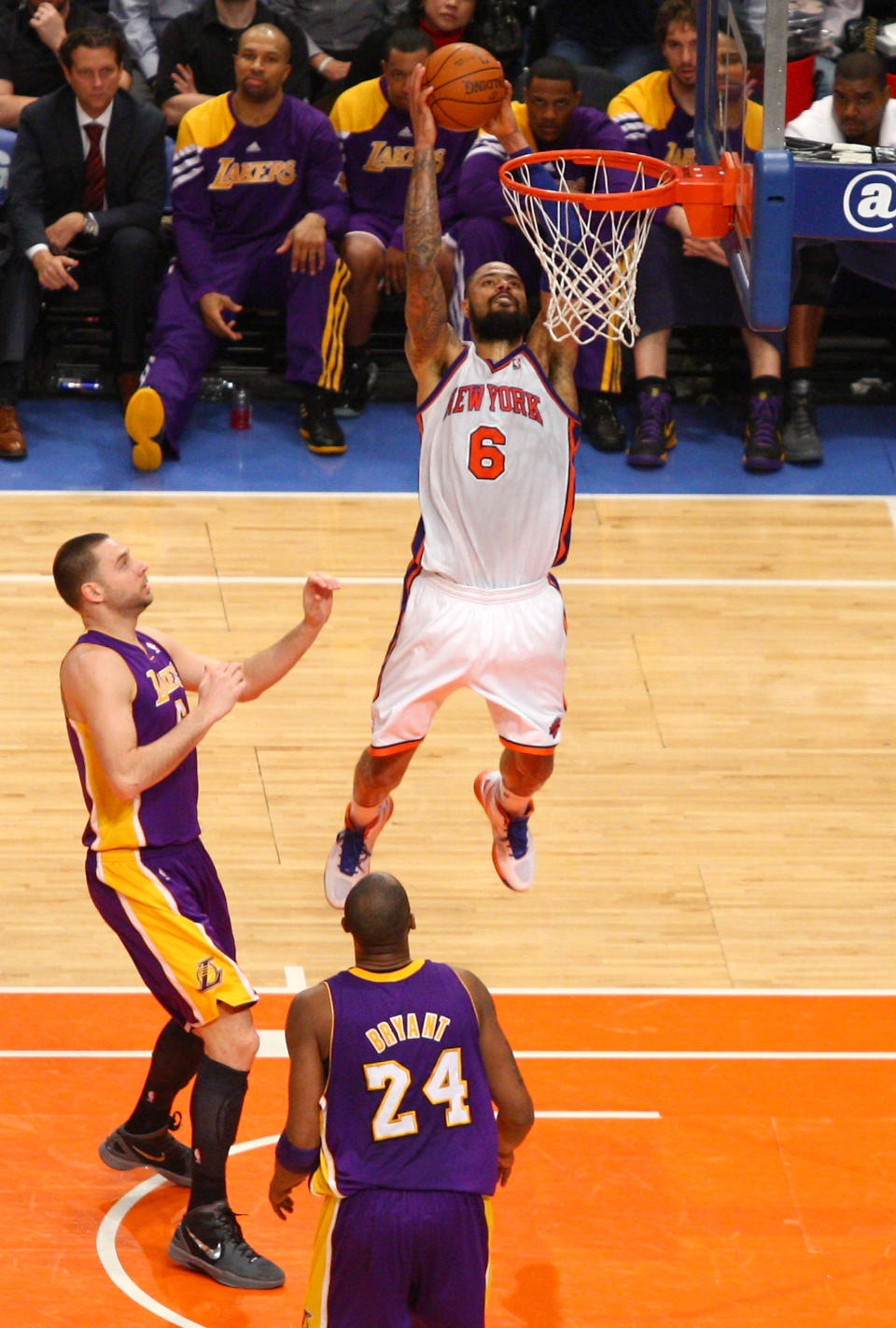 Los Angeles Lakers v New York Knicks