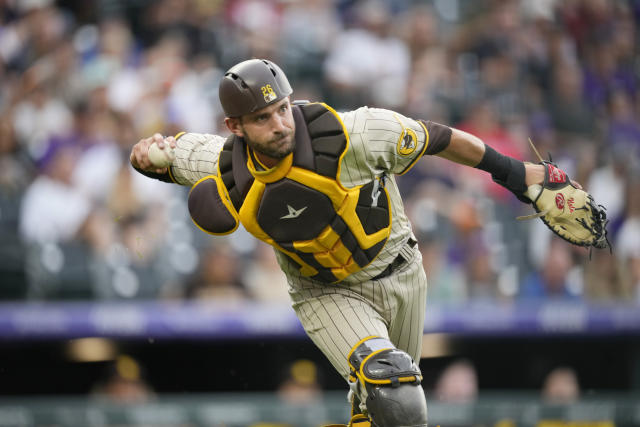 Rockies' Jose Iglesias honors his father with base hit and tears