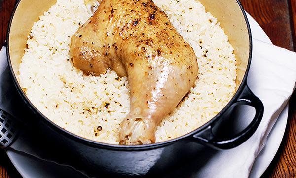 麻油雞腿飯，讓身心暖呼呼。圖／《冰箱有什麼就煮什麼：料理家教教你家常菜大升級》