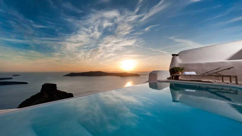 <b>Kapari Natural Resort</b><br>High on a hill overlooking the caldera, Kapari Natural Resort is a quintessential Santoríni hideaway.