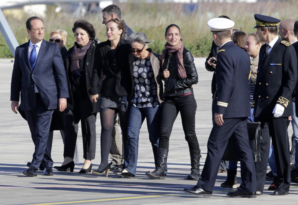 Freed French hostages arrive home