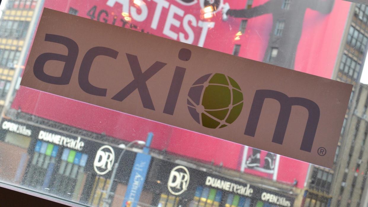 NEW YORK, NY - SEPTEMBER 30:  A general view of atmosphere at the AW Connects: Acxiom Nightly Networking Cocktail party during Advertising Week 2015 AWXII on September 30, 2015 in New York City.