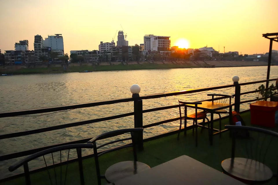 phnom penh cambodia - catching sunset