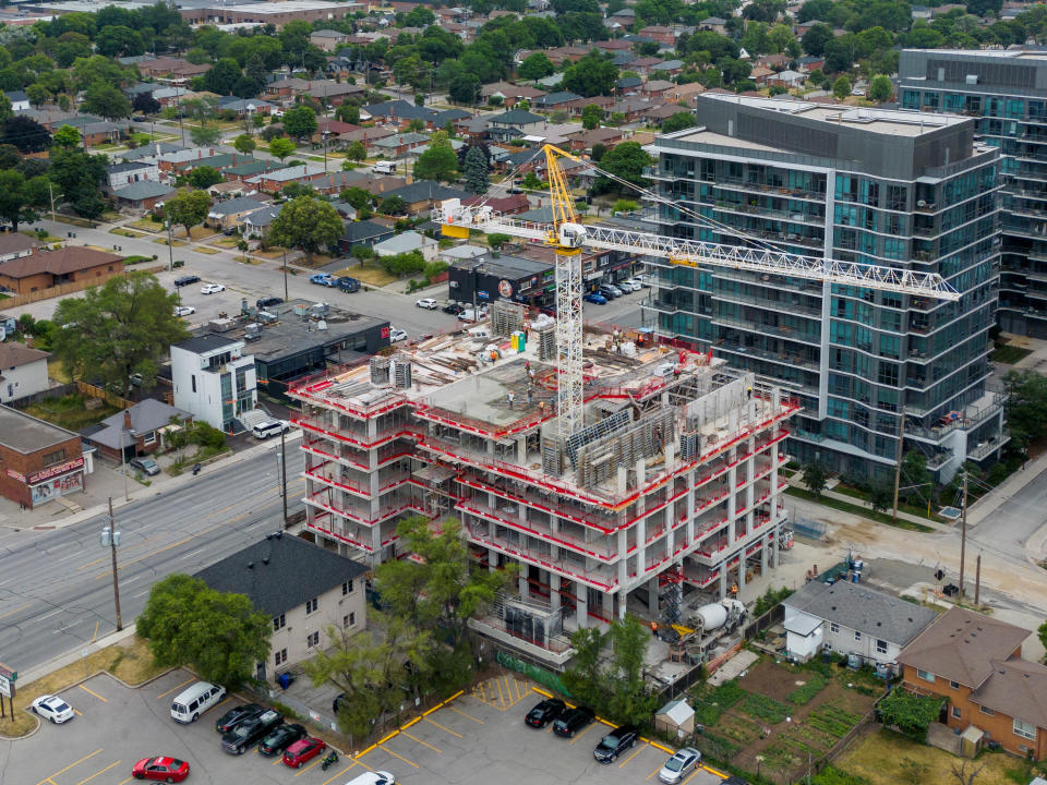  A view shows a condo building under construction in Toronto, Ontario, Canada July 13, 2022.  REUTERS/Carlos Osorio
