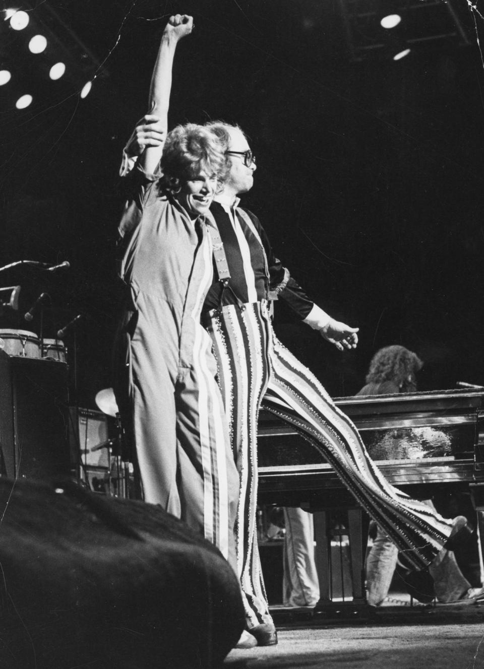 Cindy and Elton onstage 1976