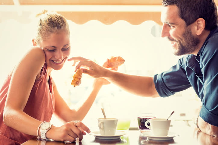 El excesivo flirteo con personas que no son tu pareja, ¿tiene consecuencias? Foto: ZoneCreative/Getty Images