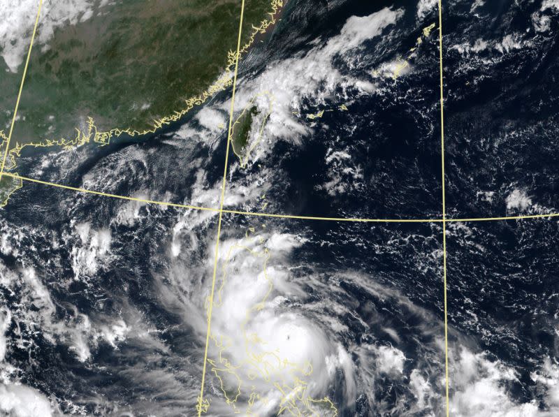 ▲諾盧颱風雖然不會直接影響台灣陸地，但氣象專家吳德榮指出，其外圍水氣配合東北風，產生「類共伴效應」的情況，加上地形影響，為宜蘭山區帶來明顯雨勢。（圖／翻攝中央氣象局官網）