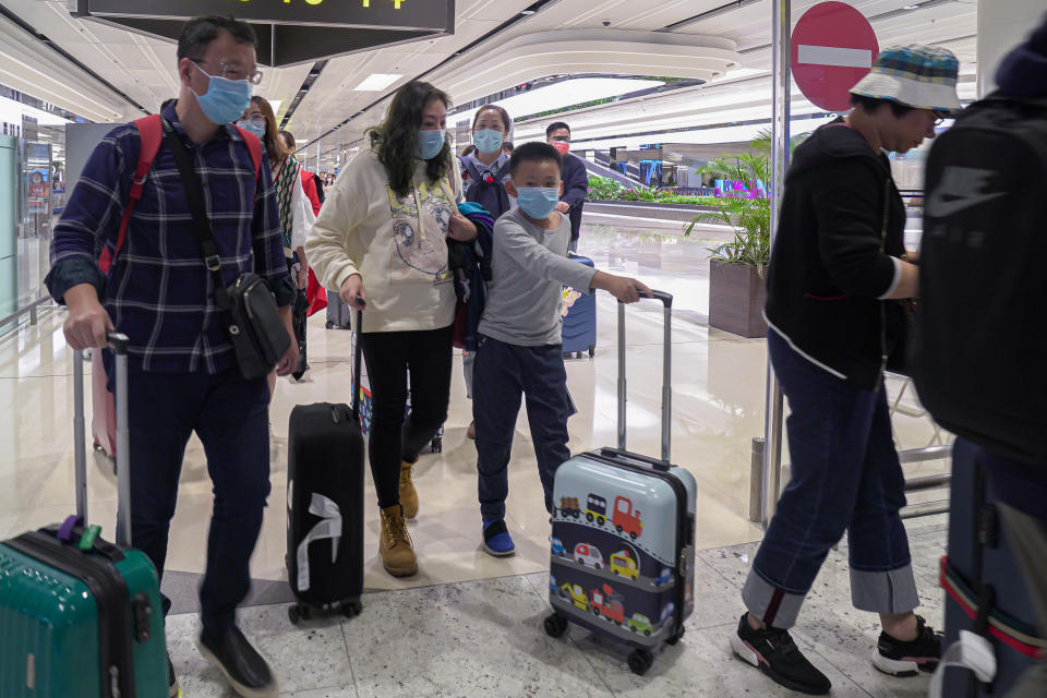 SINGAPORE, SINGAPORE - JANUARY 25: Visitors wearing masks arrive at the departure hall of Changi Airport on January 25, 2020 in Singapore. Yesterday Singapore confirmed its third case of the deadly coronavirus which emerged last month in the city of Wuhan in China. (Photo by Ore Huiying/Getty Images)