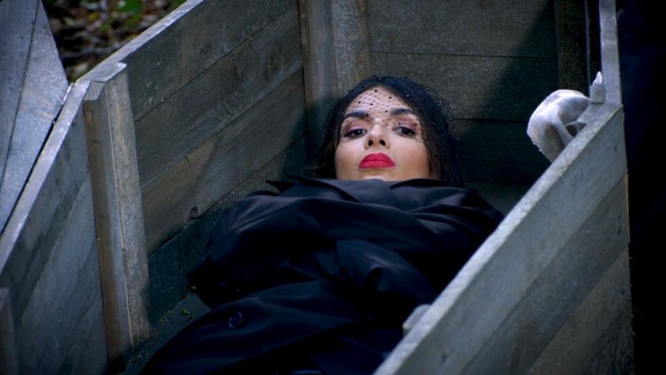 Ekin-Su lays in a coffin waiting to learn if she was murdered on "The Traitors."