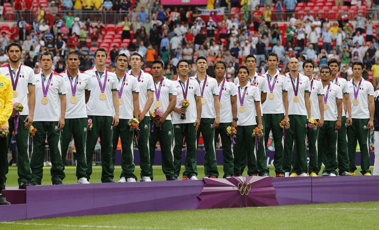   La Selección Mexicana está de fiesta por el 10 aniversario de la medalla de oro conseguida en Londres 2012 (Foto de:REUTERS/Sergio Moraes) (BRITAIN  - Tags: OLYMPICS SPORT SOCCER)