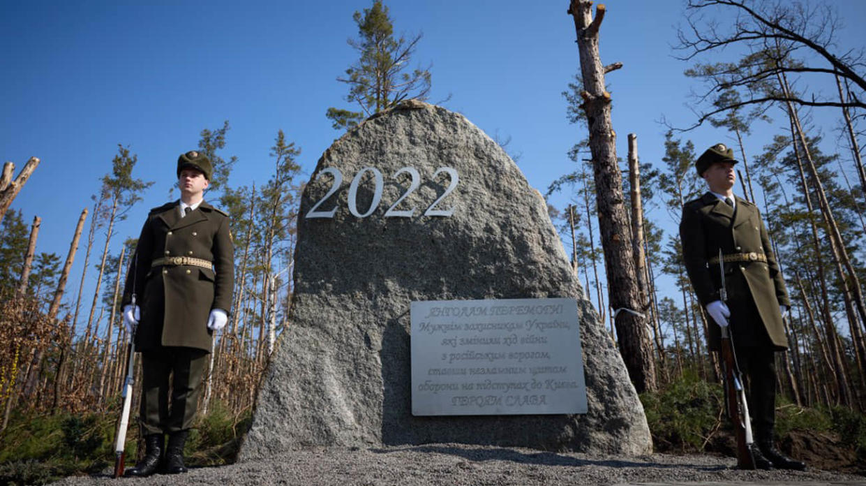 Memorial to Ukrainian soldiers in forest near Moshchun. Photo: Office of the President