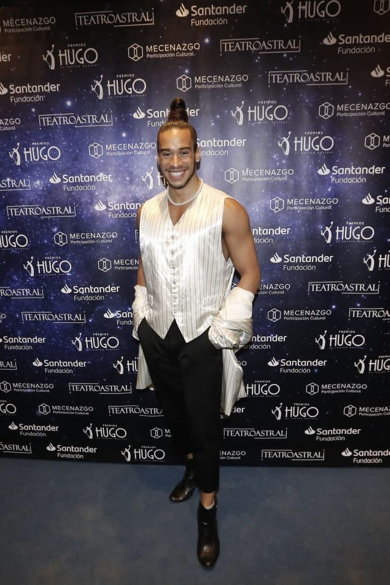 Manuel Victoria, con un look súper chic 