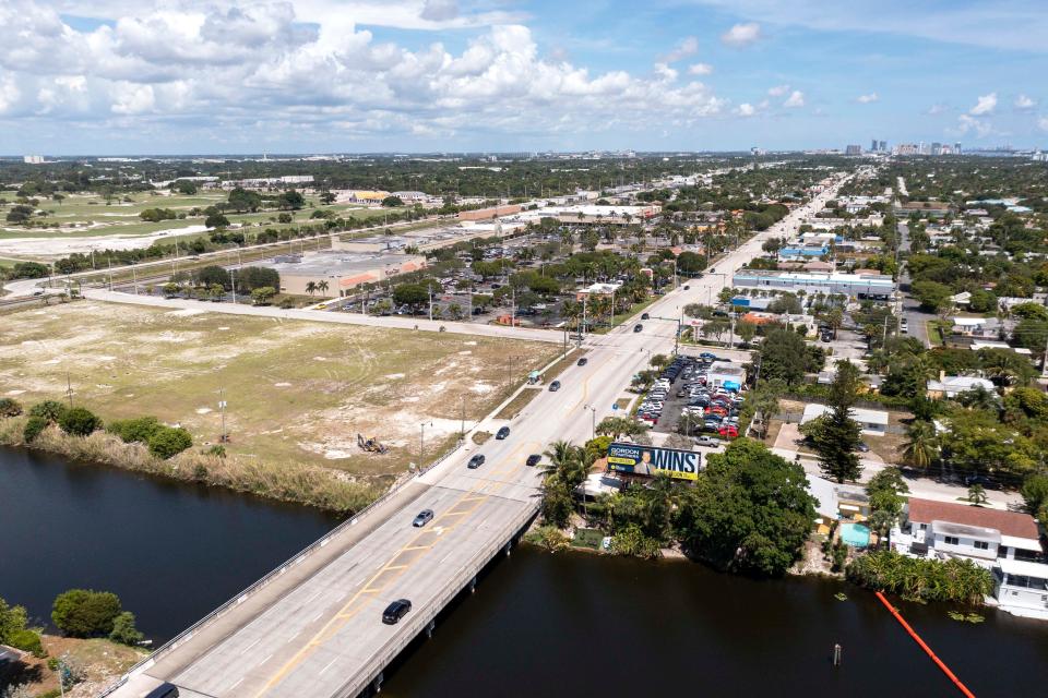 A vacant lot at 8111 South Dixie Highway next to the C-51 canal in West Palm Beach on September 2, 2022.