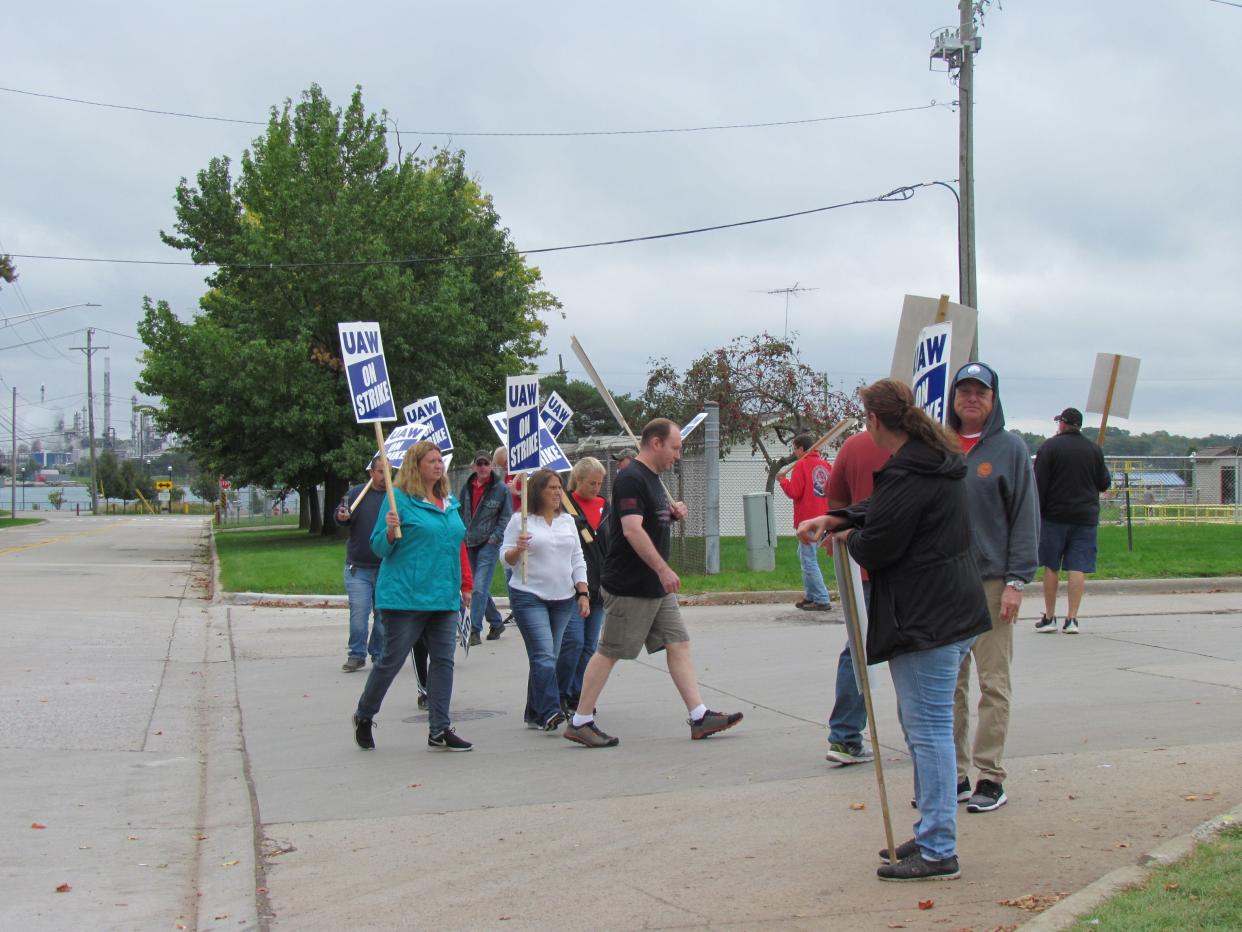 Strikers at the Marysville National Parts Distribution Center walking the picket line on Sept. 27, 2023.