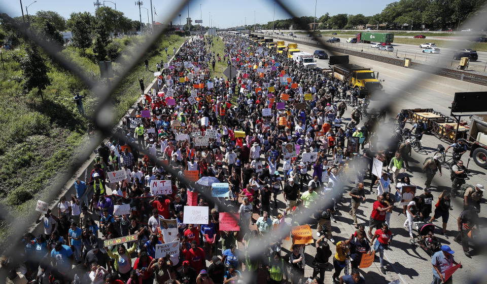 Activists block major freeway to protest gun violence in Chicago