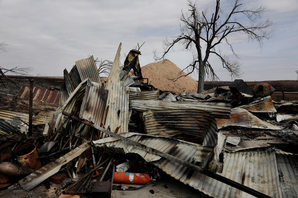 U.S. wildfires ravage ranches in three states