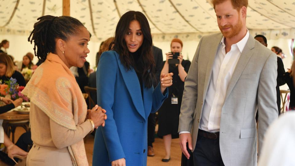 LONDON, ENGLAND - SEPTEMBER 20: Meghan, Duchess of Sussex (C) arrives with her mother Doria Ragland (L) and Prince Harry, Duke of Sussex to host an event to mark the launch of a cookbook with recipes from a group of women affected by the Grenfell Tower fire at Kensington Palace on September 20, 2018 in London, England. (Photo by Ben Stansall - WPA Pool/Getty Images)