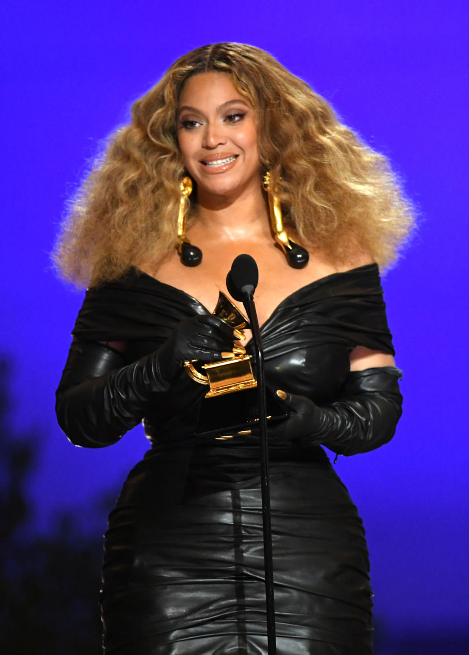 Beyoncé black dress Grammy Award