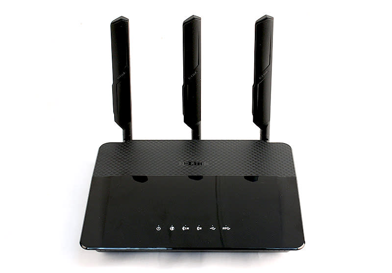 D-Link's DIR-880L router was the latest to arrive on the AC1900 scene. Will this give it an advantage? Note also its enormous antennas.