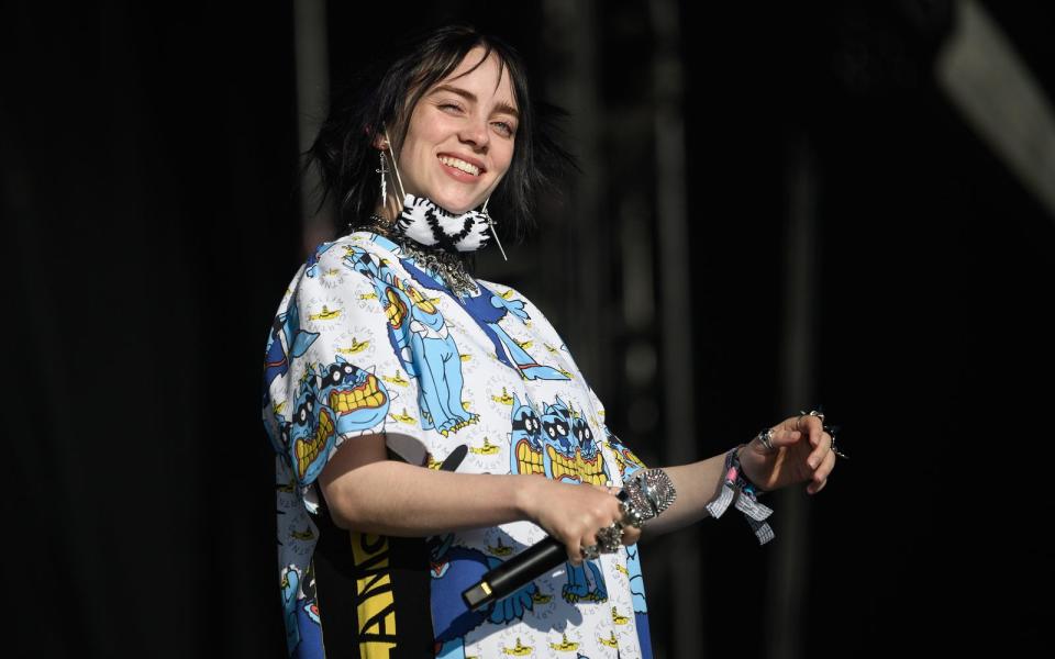 Wer noch Zweifel hat, ob Billie Eilish wirklich die neue Nummer eins im (weiblichen) Pop ist: Sowohl 2019 als auch 2020 war sie die weltweit meistgestreamte Künstlerin des Jahres bei Spotify. Insgesamt verzeichnet die Streaming-Plattform inzwischen über acht Milliarden Klicks für ihre Songs. (Bild: Getty Images/Leon Neal)