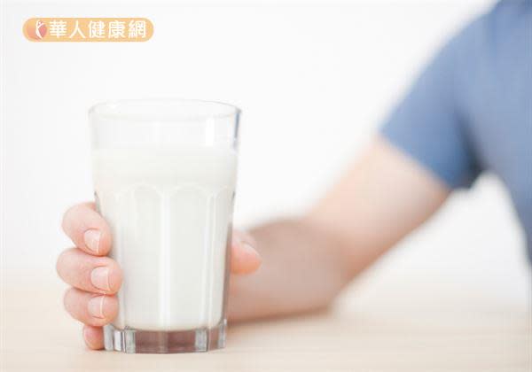 有乳糖不耐症、對牛奶過敏，一喝牛奶就腹瀉？想補鈣不知怎麼吃？