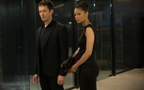 Simon Quarterman and Thandie Newton in Westworld