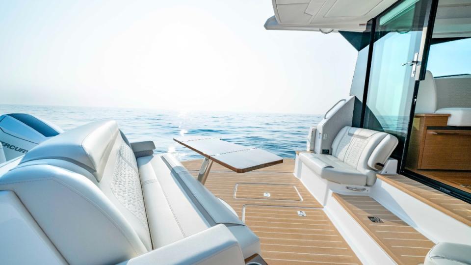 Tiara Yachts 48LE Aft Terrace seating