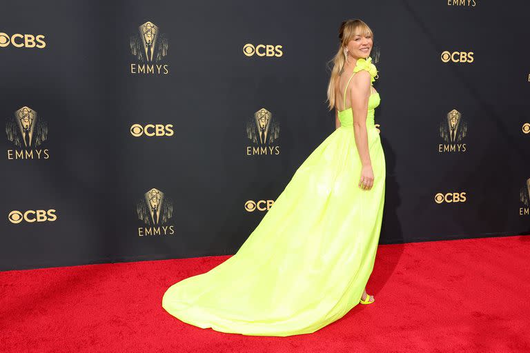 Kaley Cuoco, en la alfombra roja de los Emmy