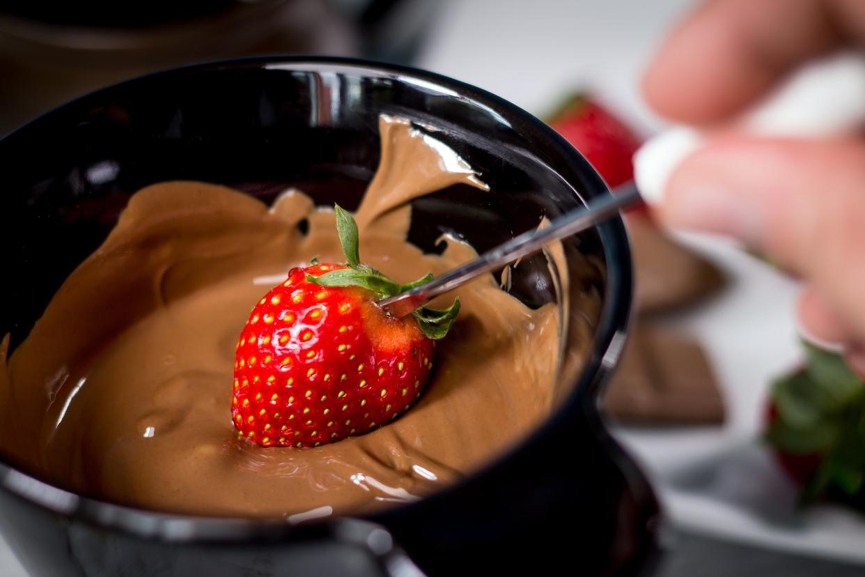 strawberry with chocolate fondue