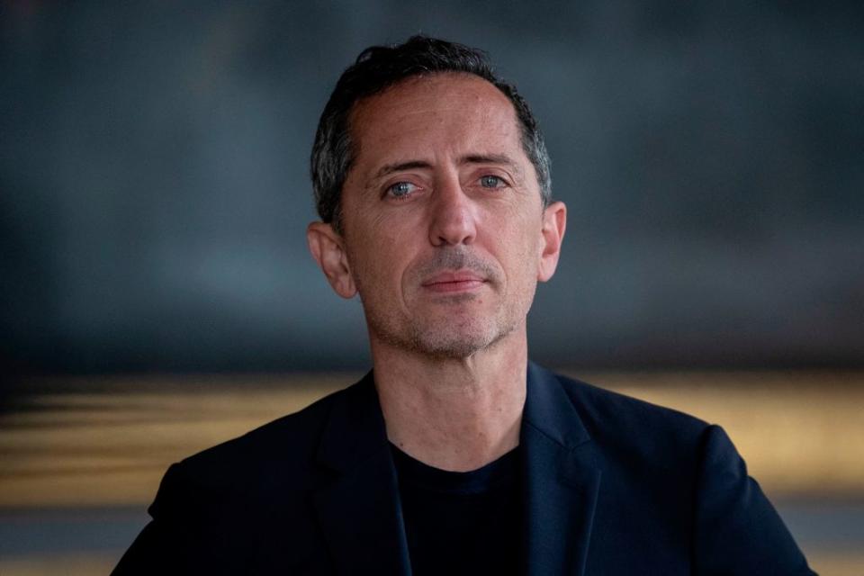 Accablé par l'affaire CopyComic, Gad Elmaleh a dû faire face en 2019 à des attaques de toutes parts qui ont sérieusement remis en cause son statut d'humoriste. Accusé d'avoir volé de nombreux sketchs à des humoristes anglo-saxons, le comédien avait tout d'abord nié avoir plagié, avant de finir par avouer du bout des lèvres qu'il avait en effet pu s'inspirer parfois de certains comiques. Tombé depuis en disgrâce, Gad Elmaleh n'a cependant pas l'intention de se laisser abattre et prévoit de remonter sur scène en 2020 avec un nouveau spectacle qui devrait être cette fois signé entièrement de sa plume. ©THOMAS SAMSON/AFP via Getty Images