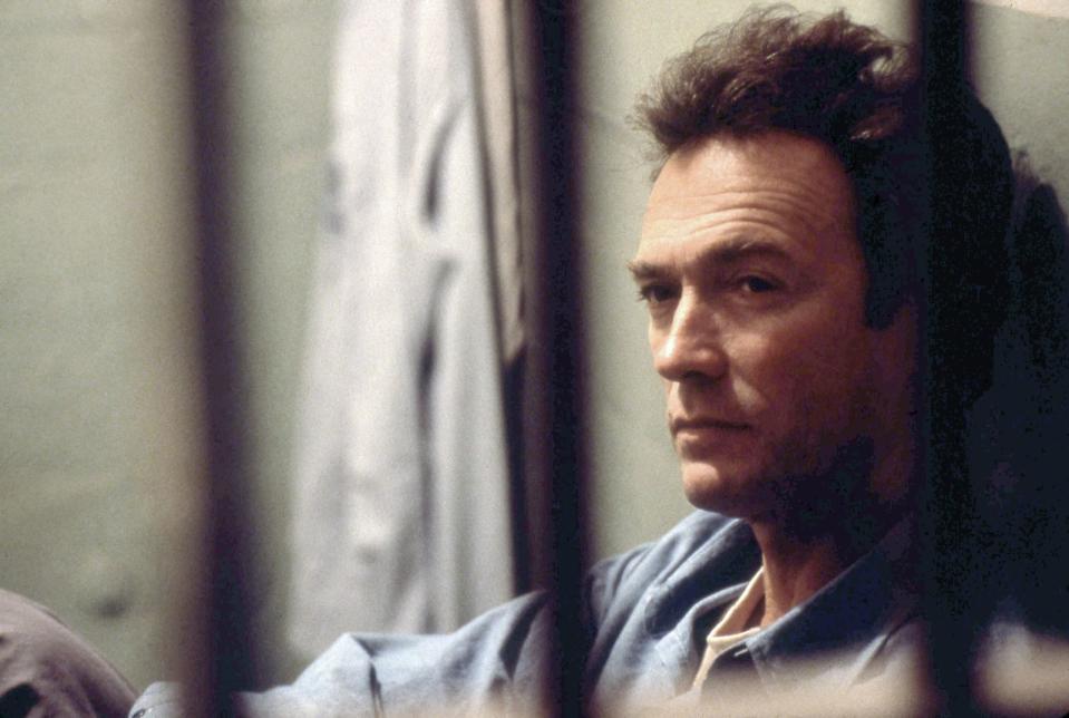 Top-Spannung mit Clint Eastwood in einer seiner besten Rollen: In "Flucht von Alcatraz" (1979) spielt er den Ausbruchs-König Frank Morris. Der kommt eines Tages in das Hochsicherheitsgefängnis von Alcatraz. Dort lässt er sich weder vom unmenschlichen Gefängnisdirektor noch von den brutalen Methoden der Wärter einschüchtern. Minutiös plant er die Flucht, die ihm schließlich auch gelingt. (Bild: Sunset Boulevard/Corbis via Getty Images)